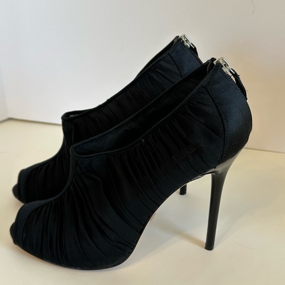 Badgley Mischka Elegant Black Satin Peep Toe Zipper Back 5” Heels Sz 10 - Picture 1 of 10